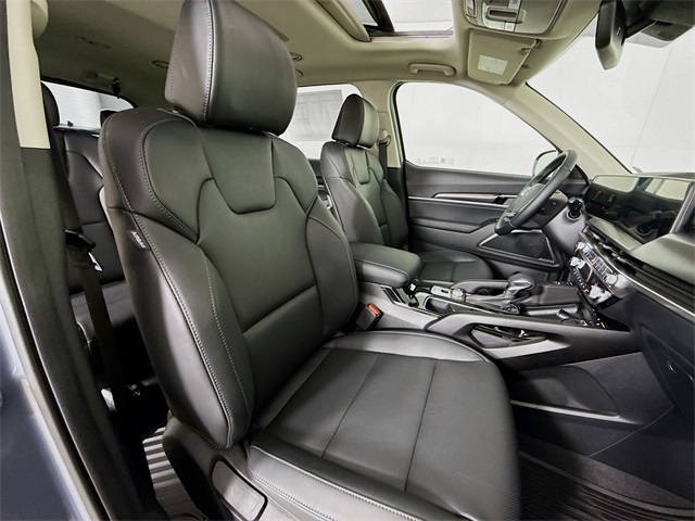 Vehicle image 31 of 36