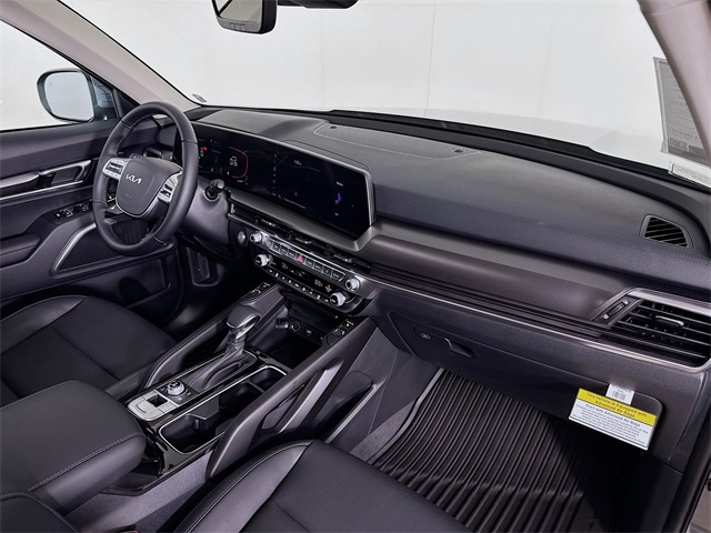 Vehicle image 32 of 36