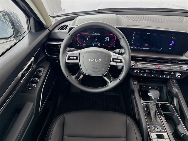 Vehicle image 24 of 36