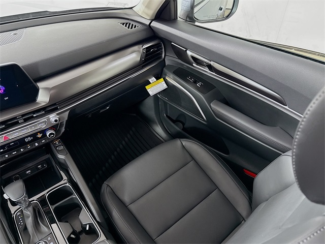 Vehicle image 25 of 36