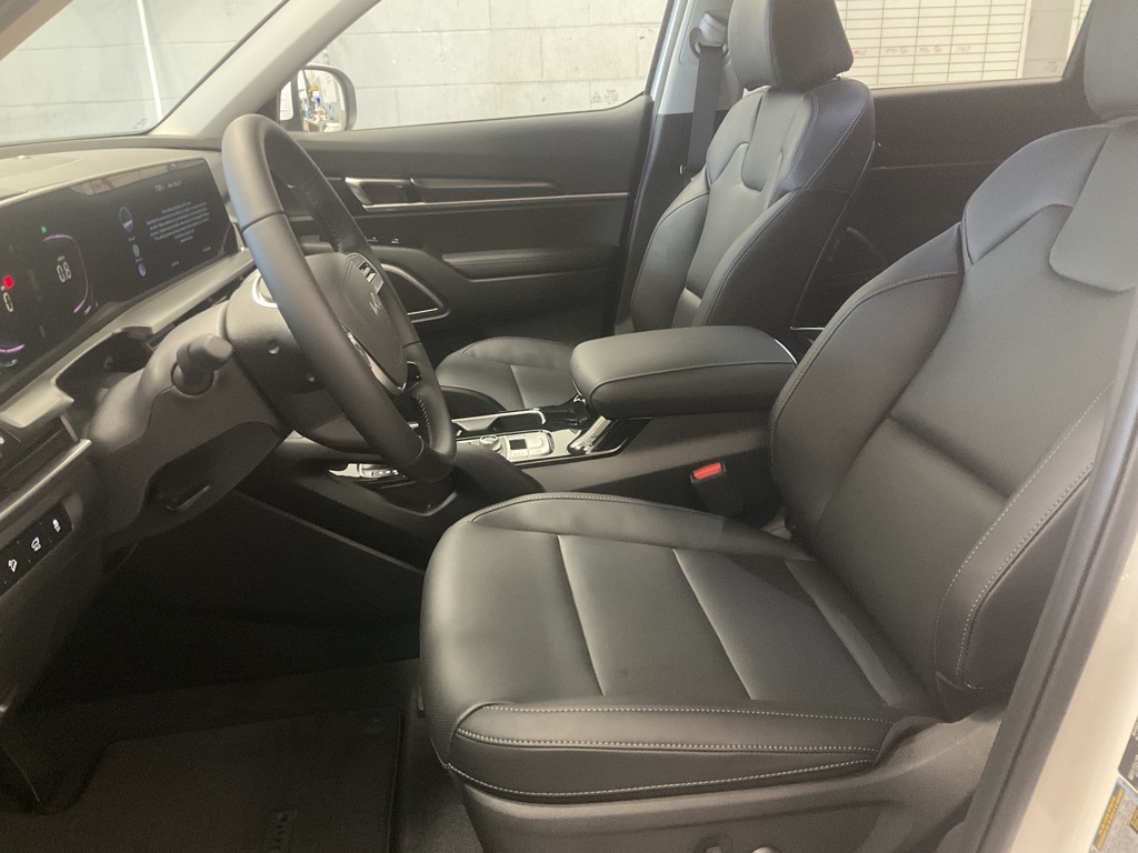 Vehicle image 11 of 24