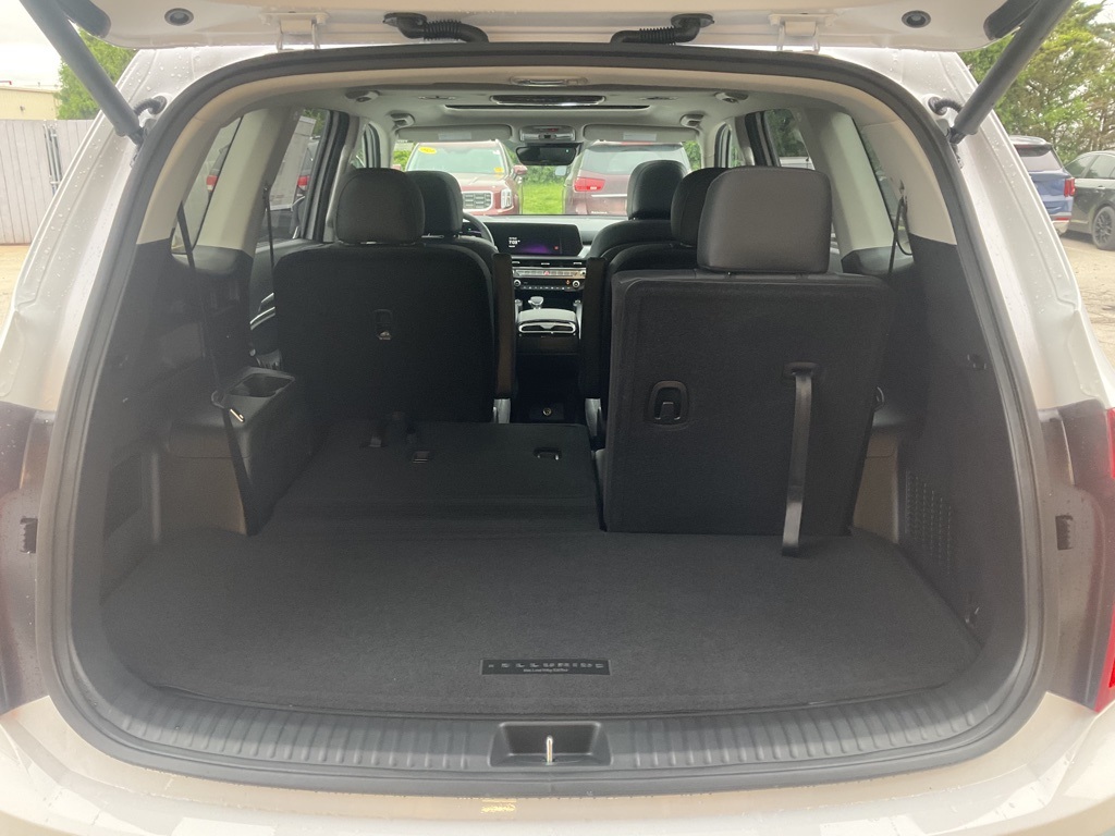Vehicle image 22 of 24