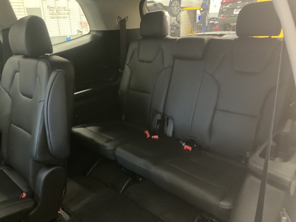 Vehicle image 20 of 24