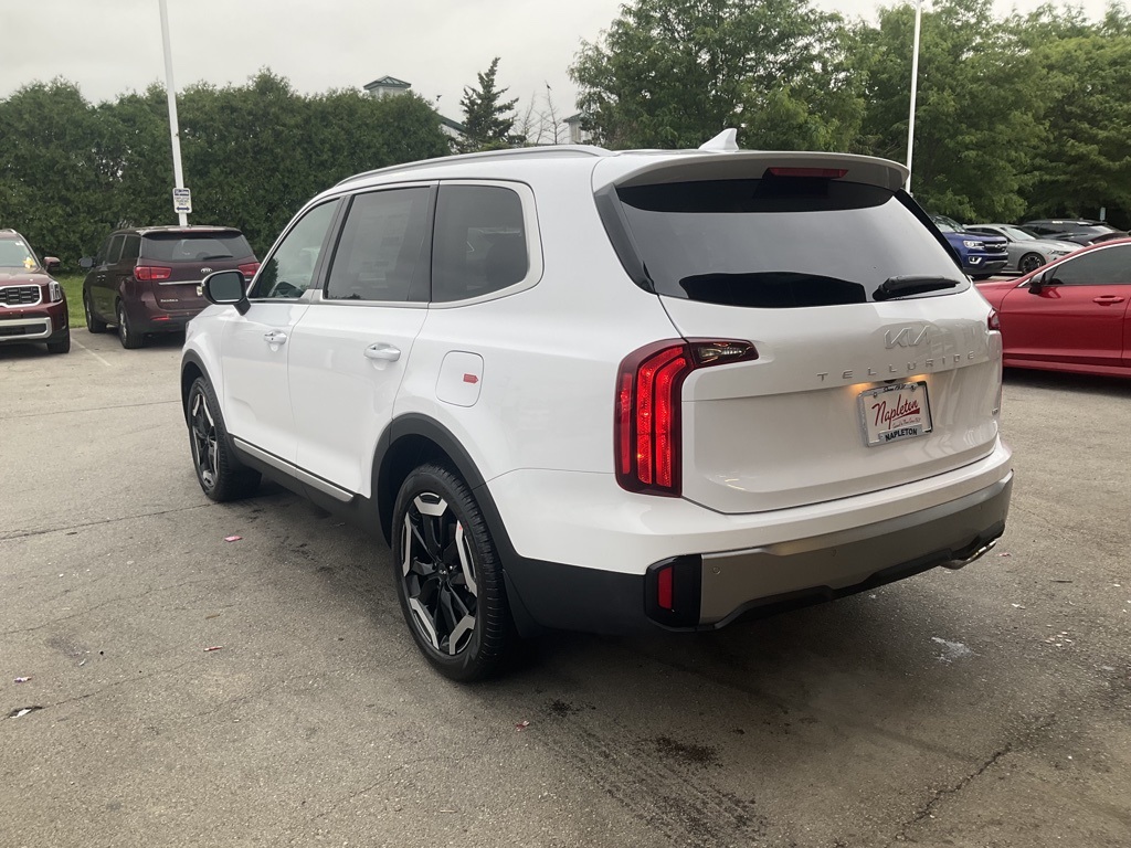 Vehicle image 5 of 24