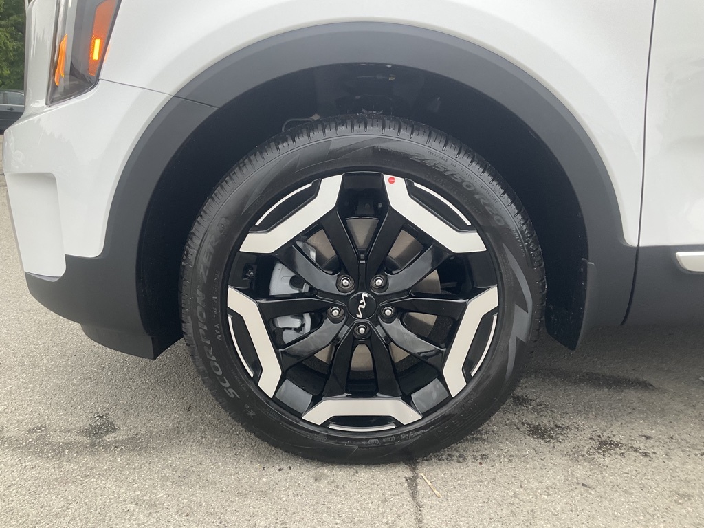 Vehicle image 7 of 24