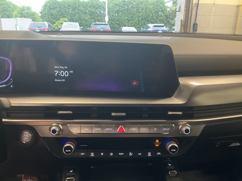 Vehicle image 14 of 24