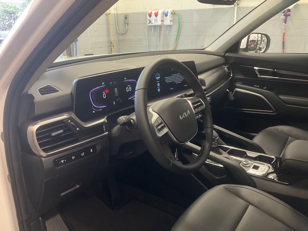 Vehicle image 10 of 24
