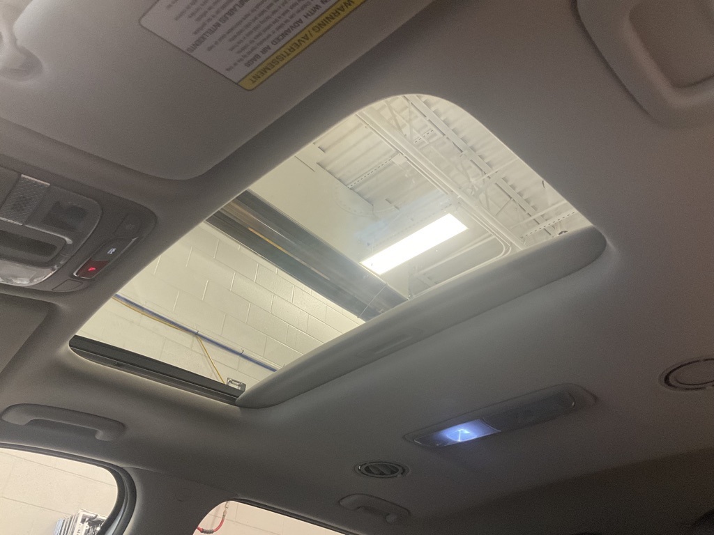Vehicle image 18 of 24