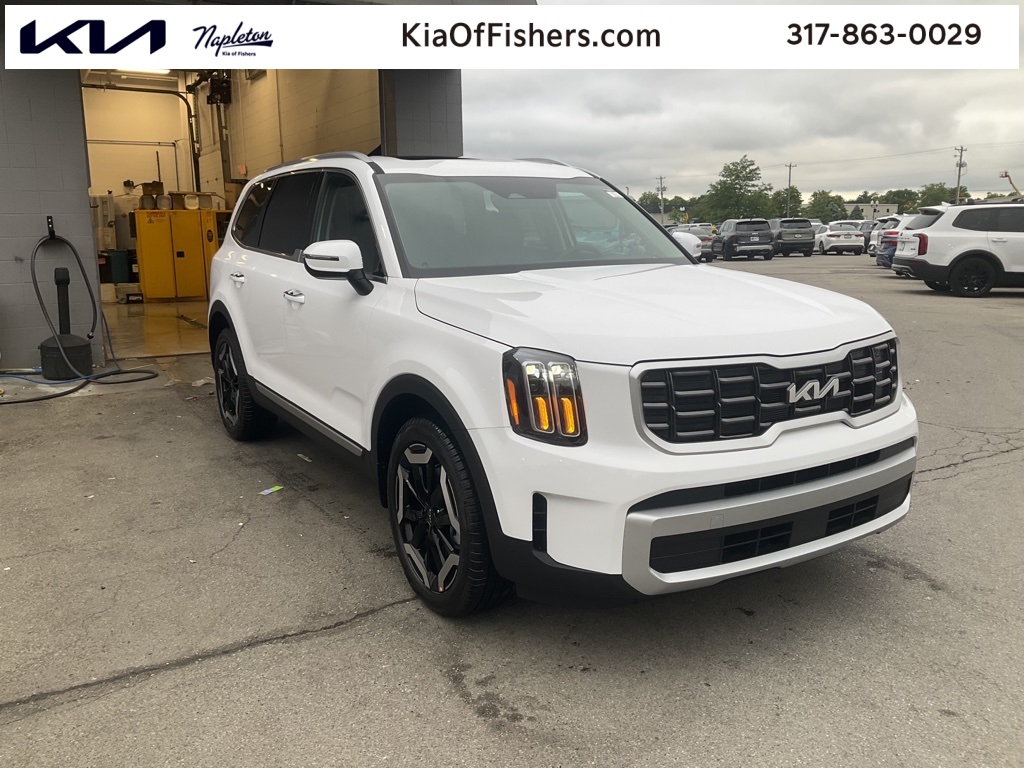 Vehicle image 3 of 24