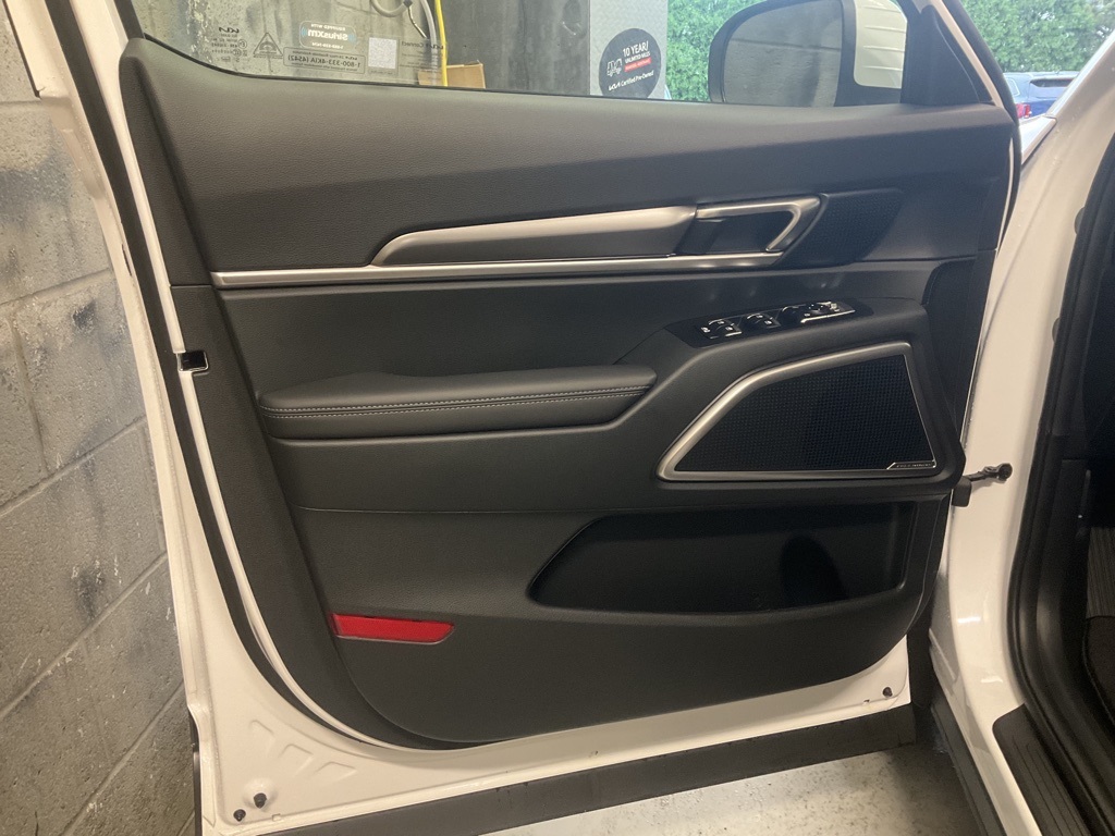 Vehicle image 9 of 24