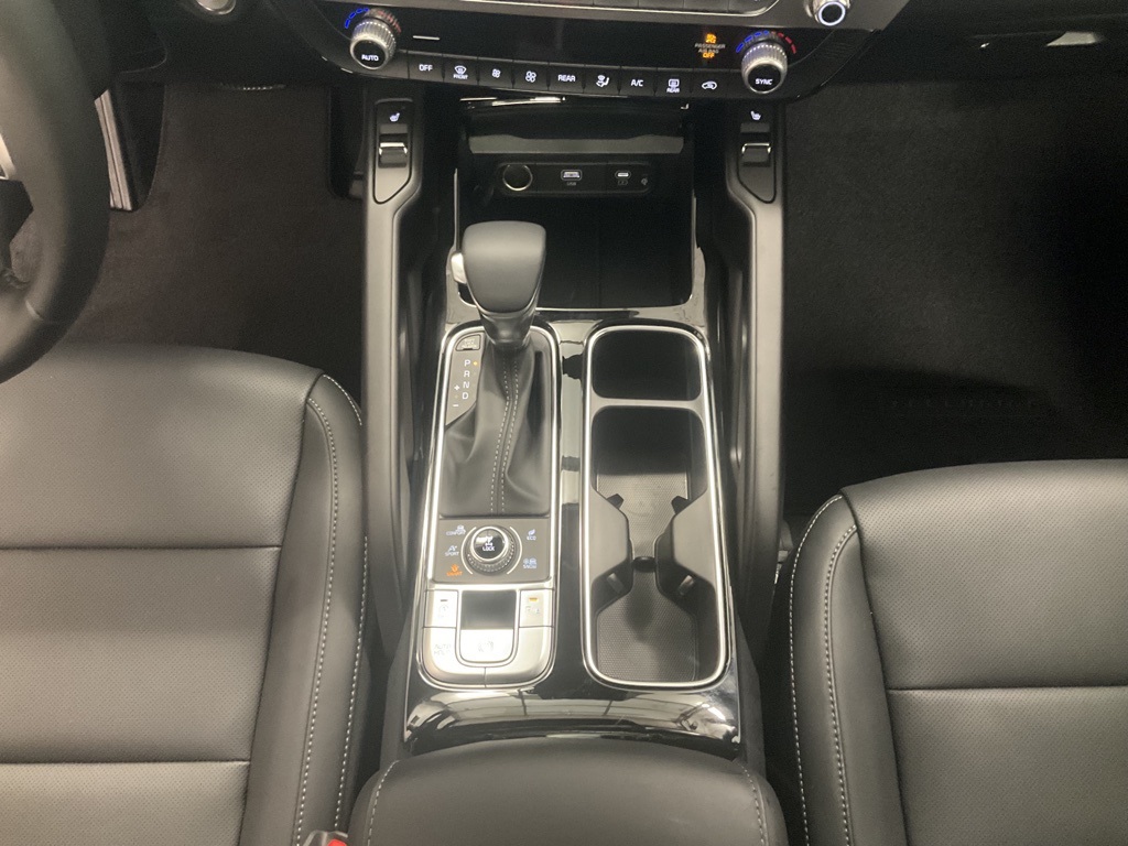 Vehicle image 16 of 24