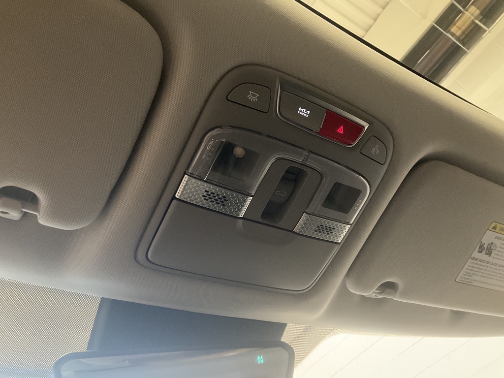 Vehicle image 17 of 24