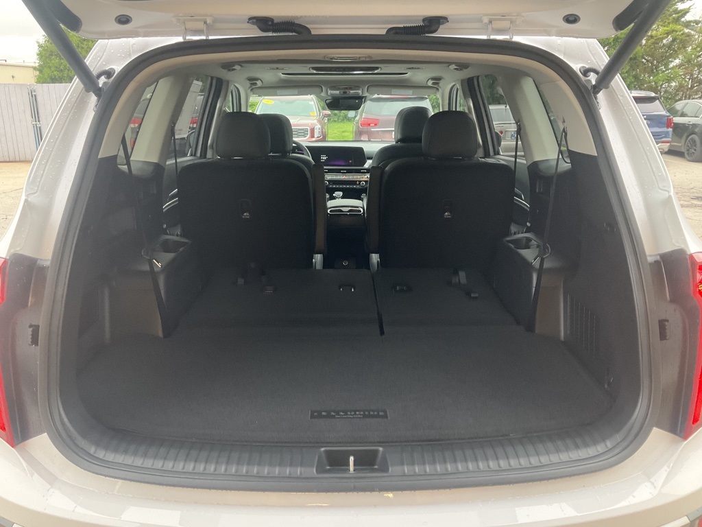 Vehicle image 23 of 24
