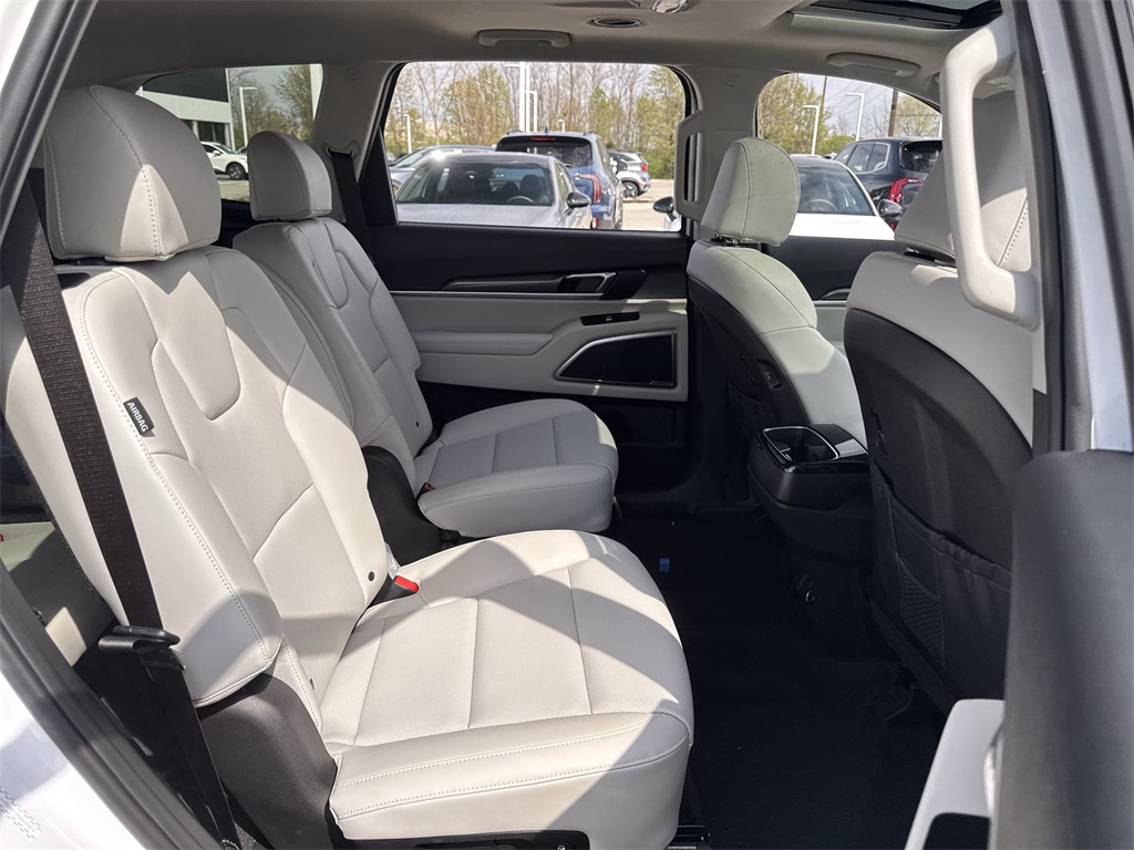 Vehicle image 29 of 31