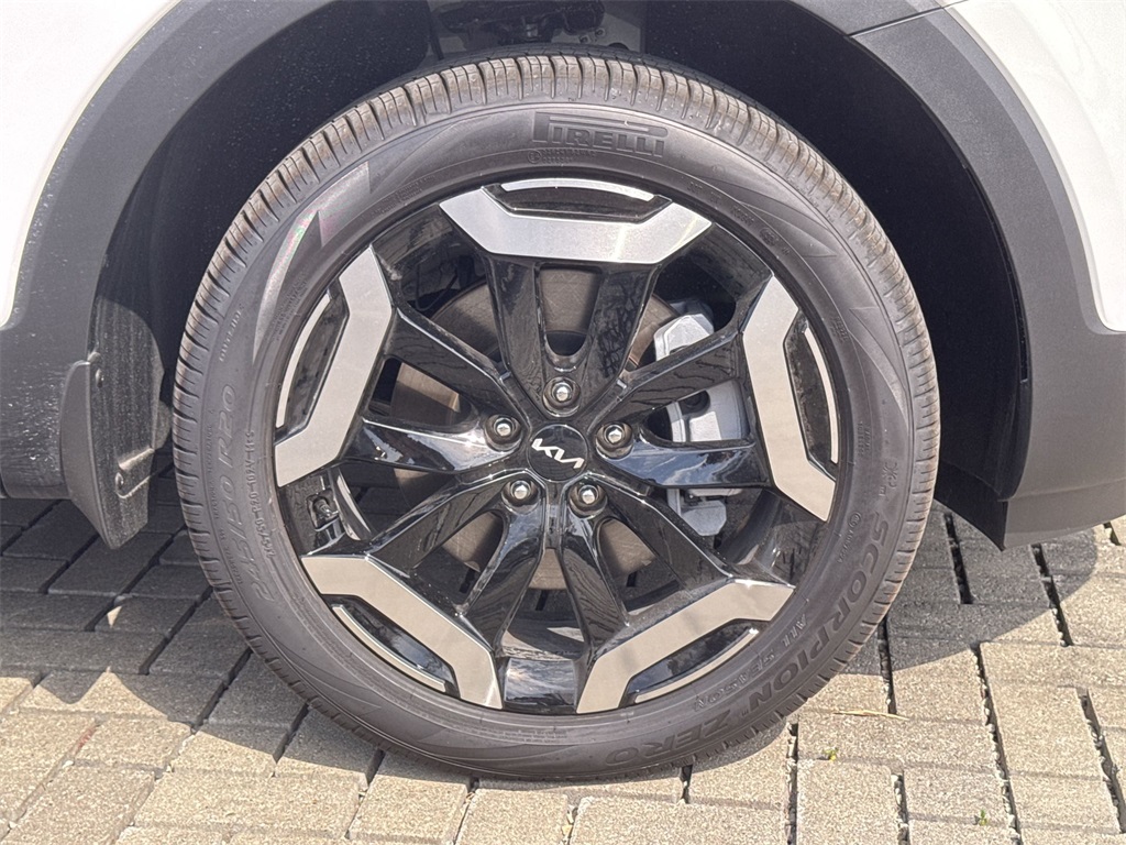 Vehicle image 9 of 31