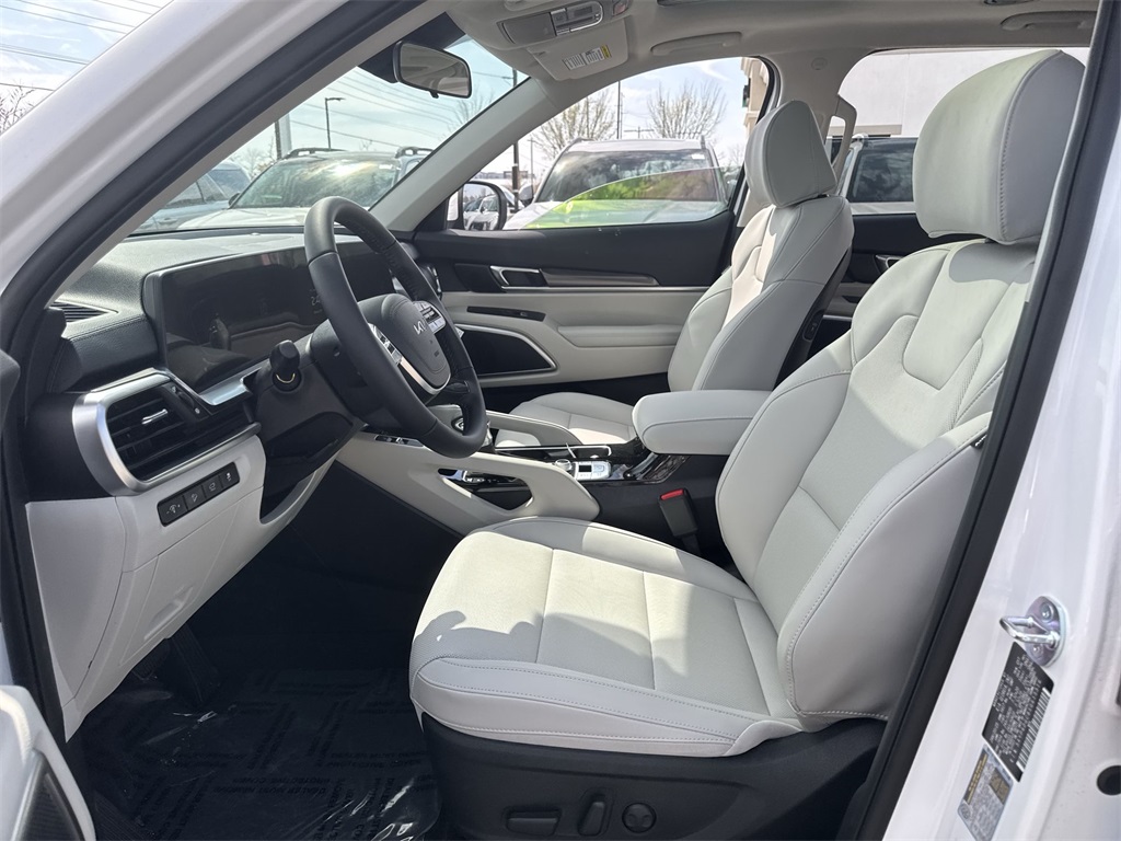 Vehicle image 12 of 31