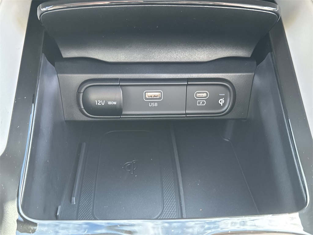 Vehicle image 22 of 31