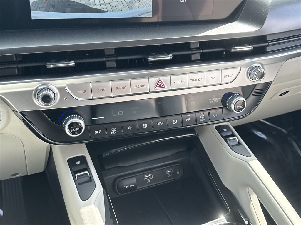 Vehicle image 21 of 31