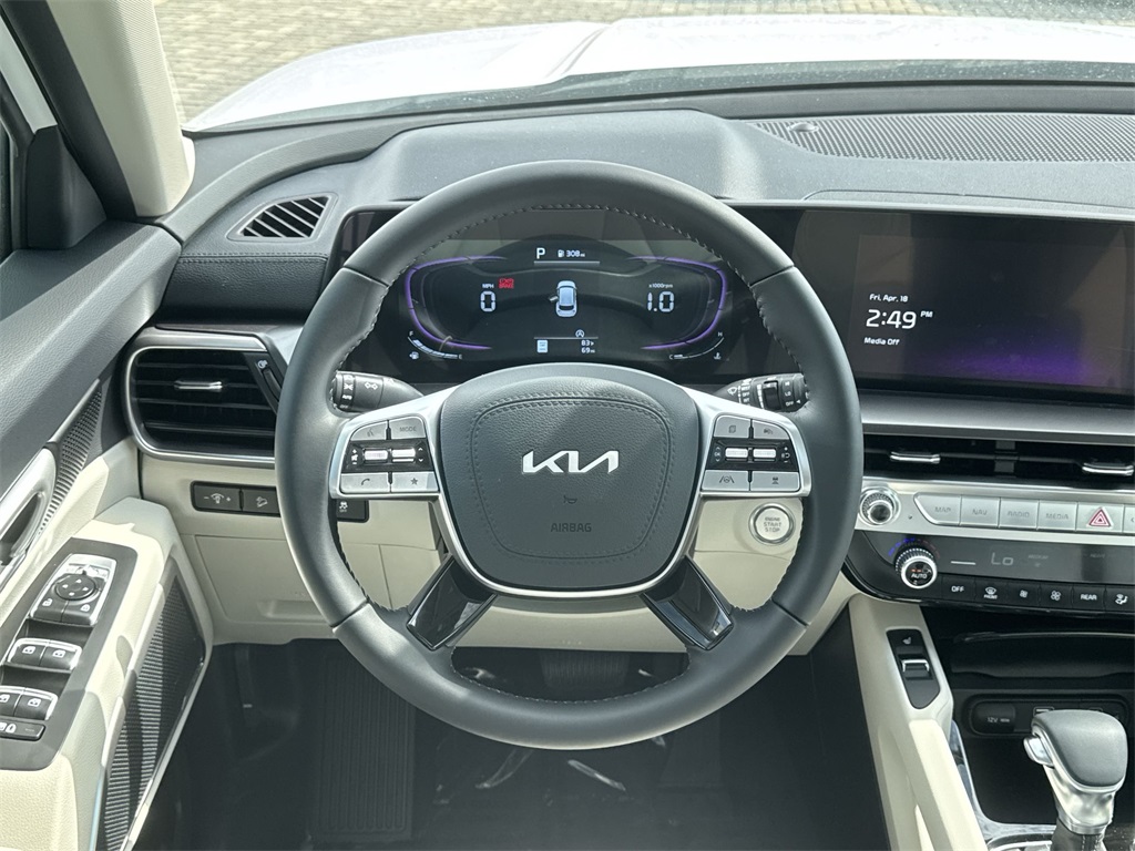 Vehicle image 10 of 31