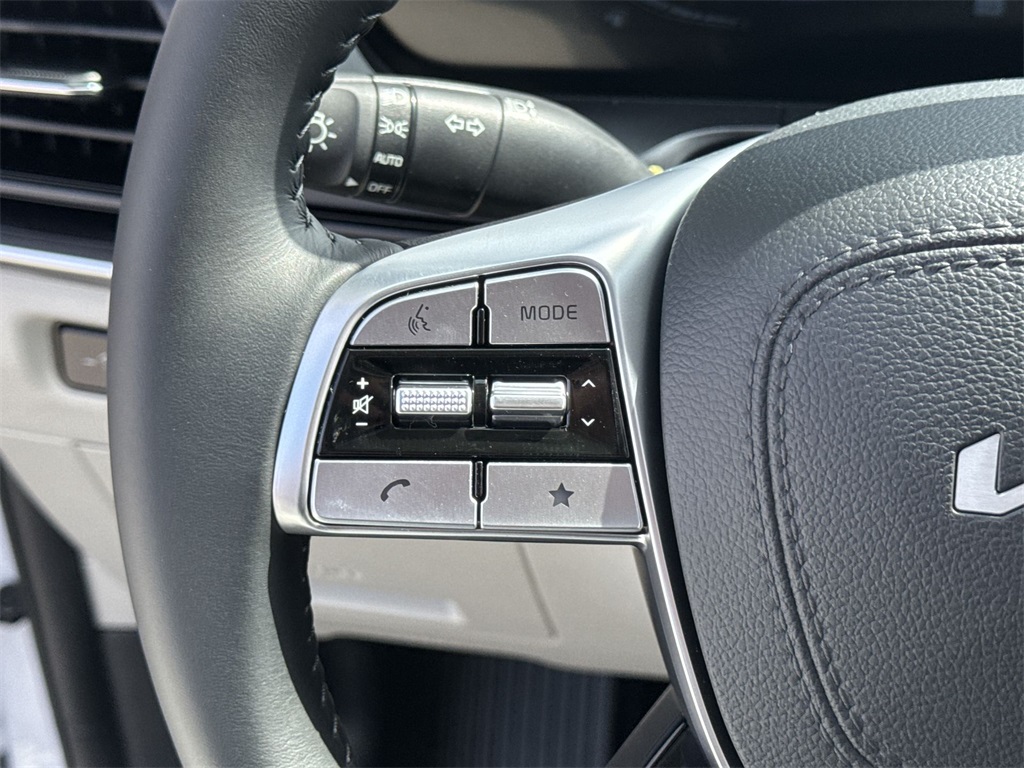 Vehicle image 15 of 31