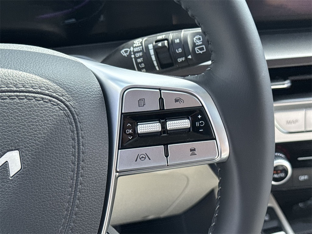 Vehicle image 16 of 31
