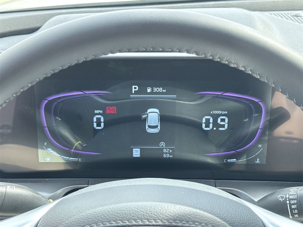 Vehicle image 17 of 31