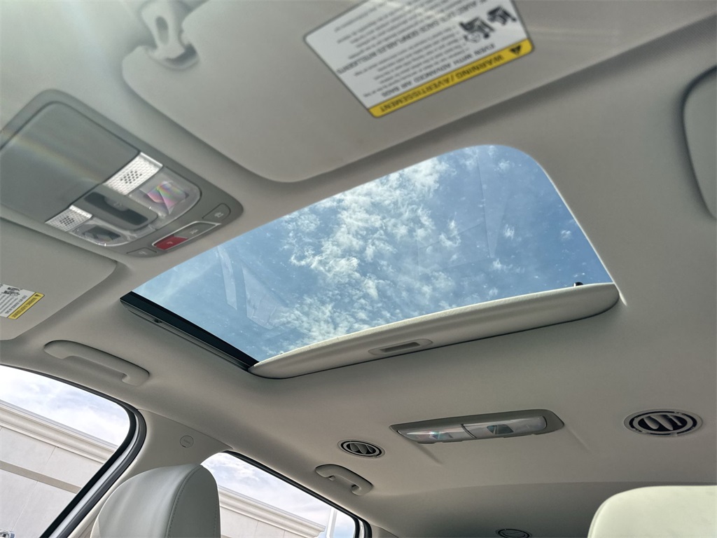 Vehicle image 25 of 31