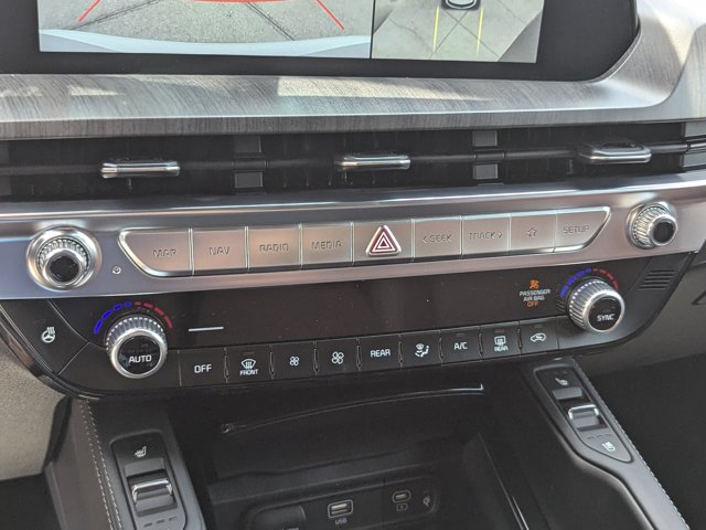 Vehicle image 23 of 42