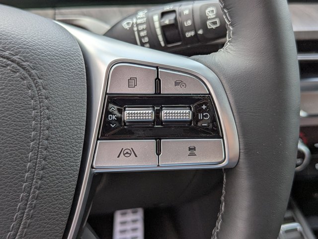 Vehicle image 30 of 42