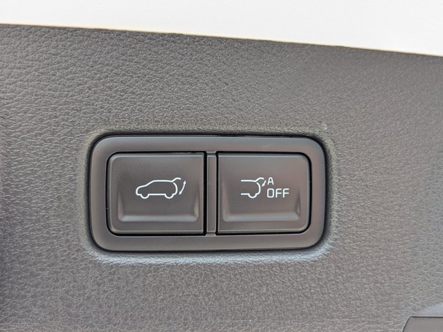 Vehicle image 10 of 42