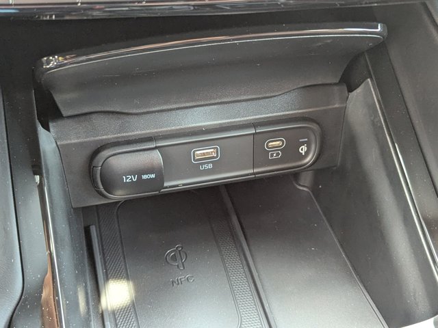 Vehicle image 25 of 42
