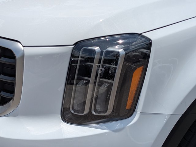 Vehicle image 8 of 42