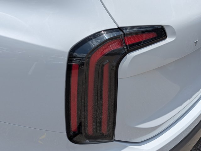 Vehicle image 9 of 42