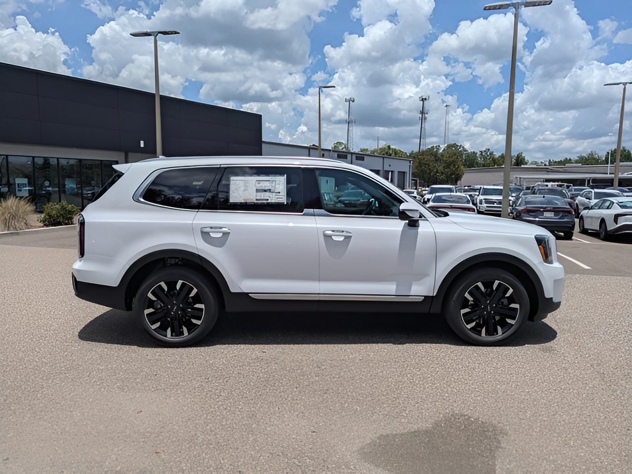 Vehicle image 39 of 42