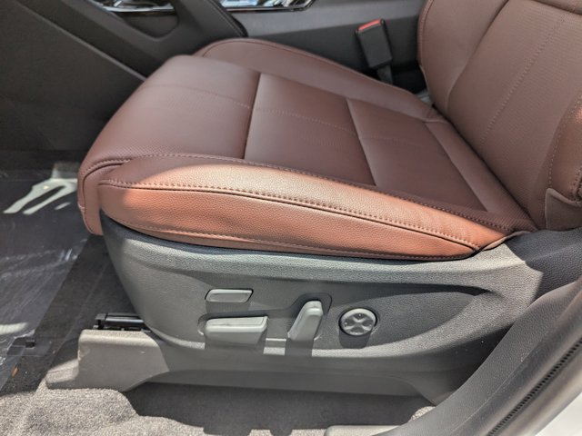 Vehicle image 18 of 42