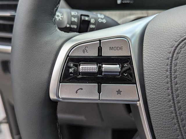 Vehicle image 29 of 42