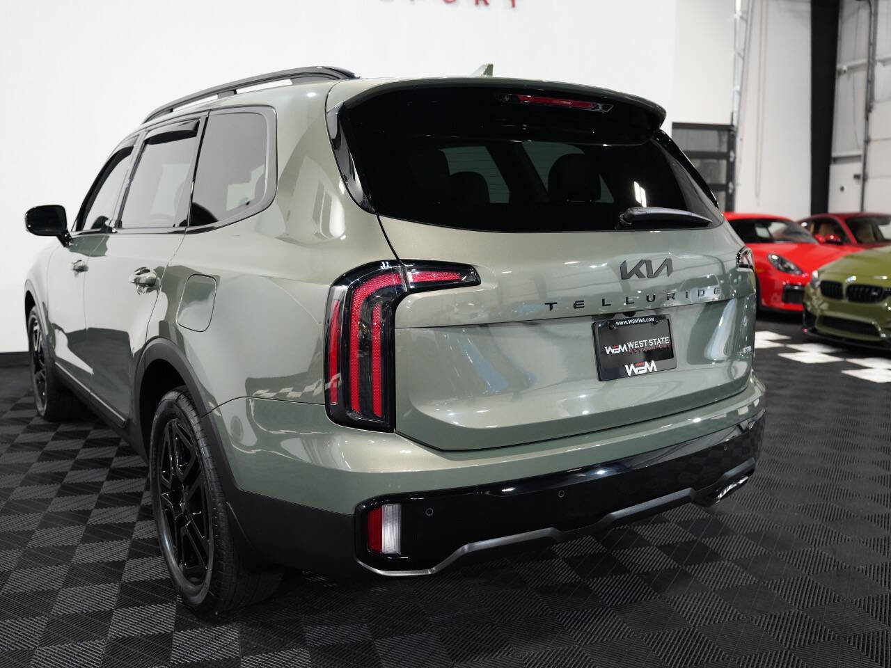 Vehicle image 10 of 56