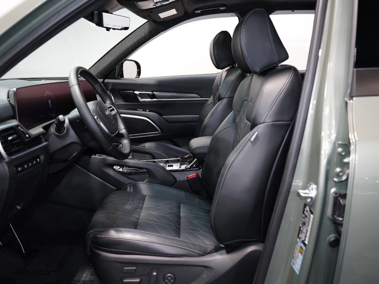 Vehicle image 27 of 56