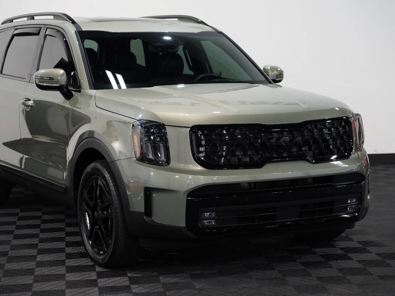 Vehicle image 5 of 56