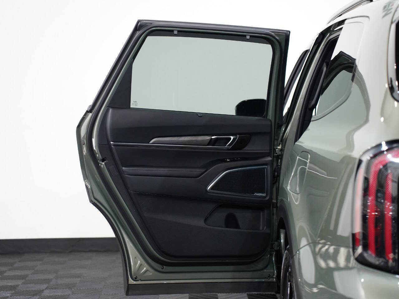 Vehicle image 34 of 56