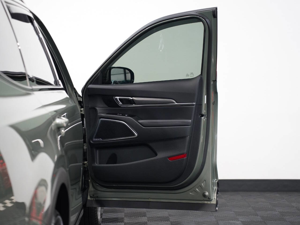 Vehicle image 32 of 56