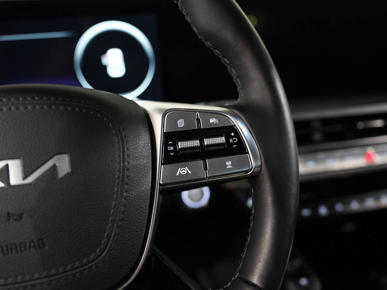 Vehicle image 46 of 56