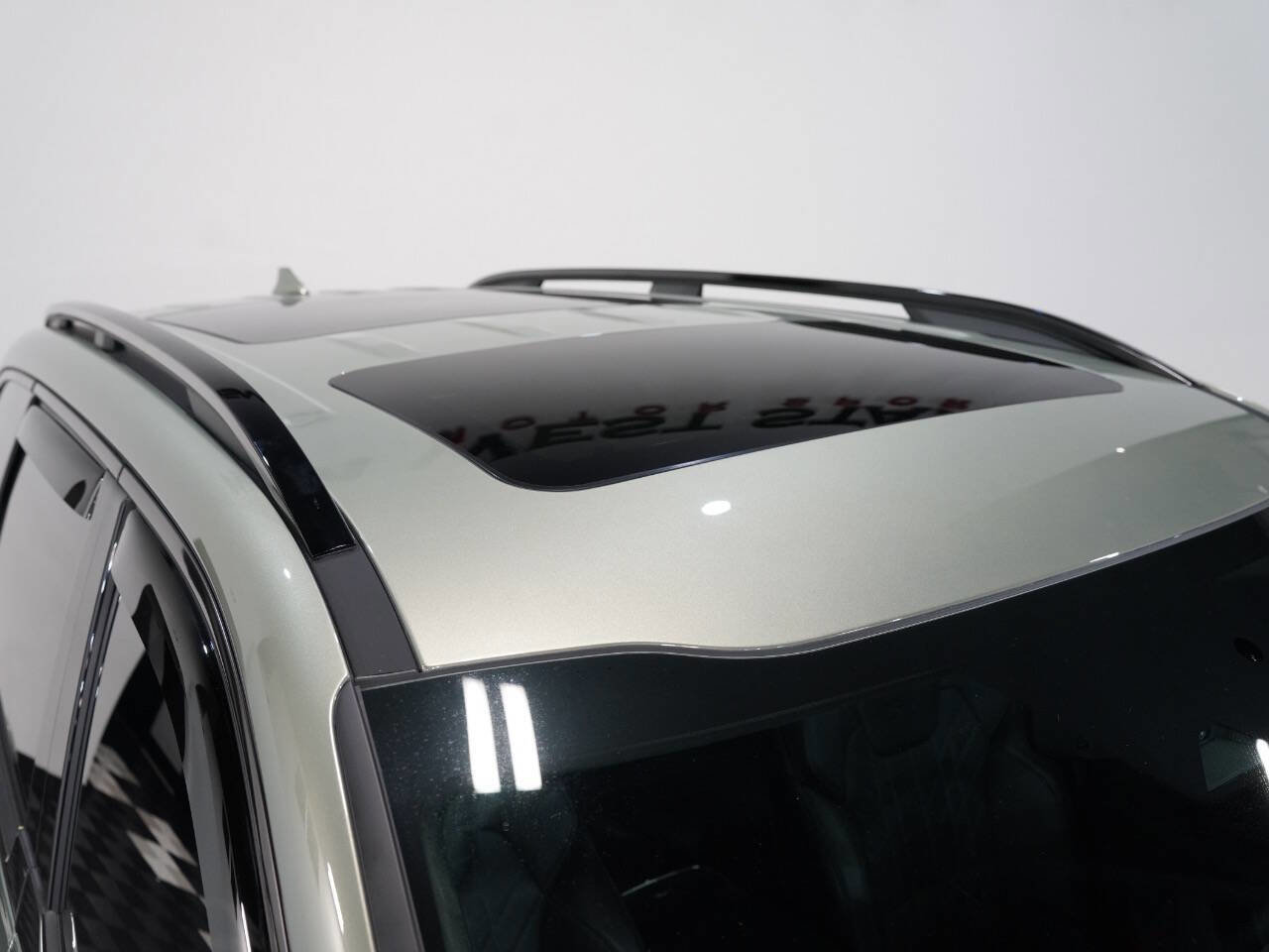 Vehicle image 37 of 56