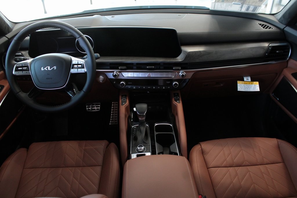 Vehicle image 16 of 29