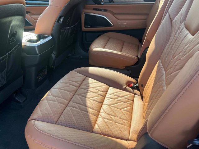Vehicle image 23 of 41
