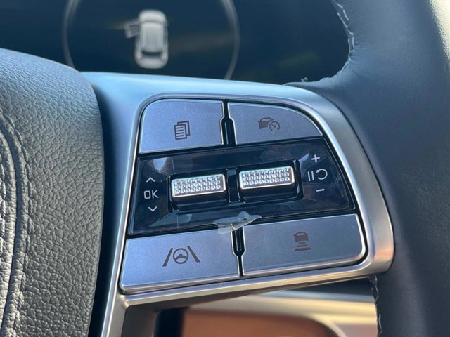 Vehicle image 33 of 41