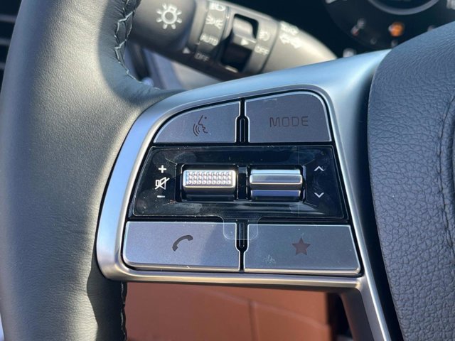 Vehicle image 32 of 41