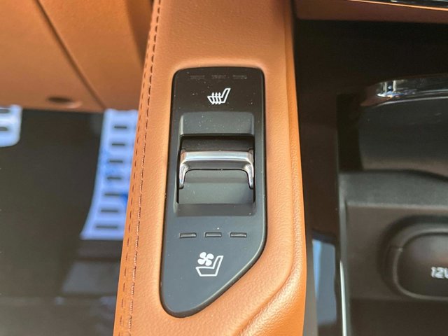 Vehicle image 35 of 41