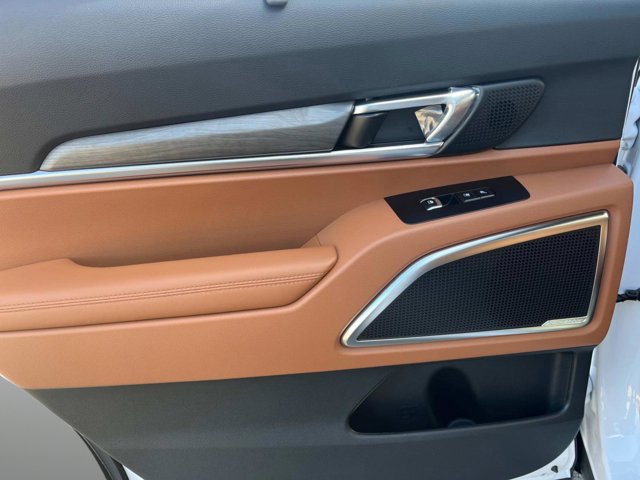 Vehicle image 21 of 41