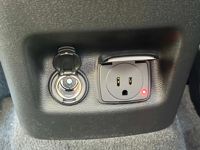 Vehicle image 19 of 41